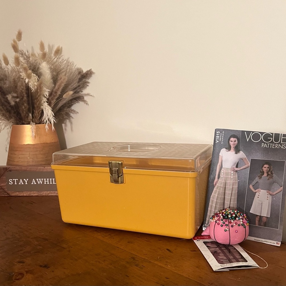 Vintage Wil-Hold Wilson Sewing/Storage Box Gold & Clear 1970’s